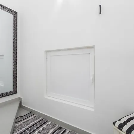 Apartment Figaro With Pool And Garden For 4 Persons