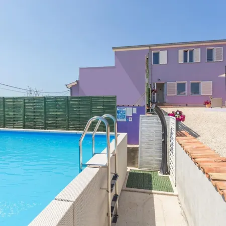 Figaro With Pool And Garden For 4 Persons Apartment Vrsar