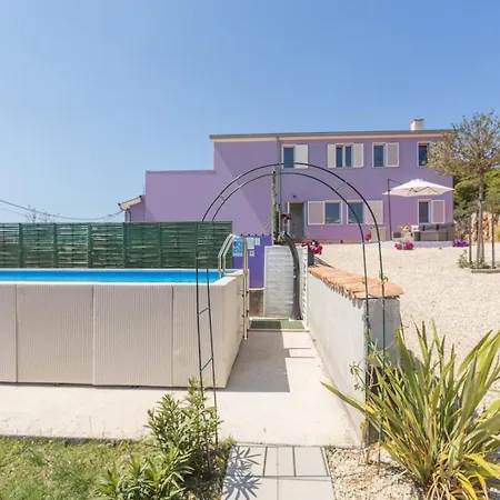 Apartment Figaro With Pool And Garden For 4 Persons Vrsar