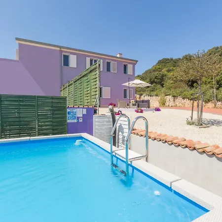 Figaro With Pool And Garden For 4 Persons Vrsar