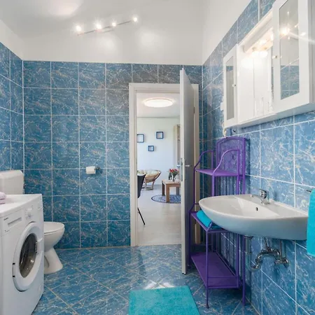 Apartment Figaro With Pool And Garden For 4 Persons
