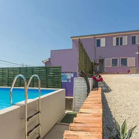 Figaro With Pool And Garden For 4 Persons *