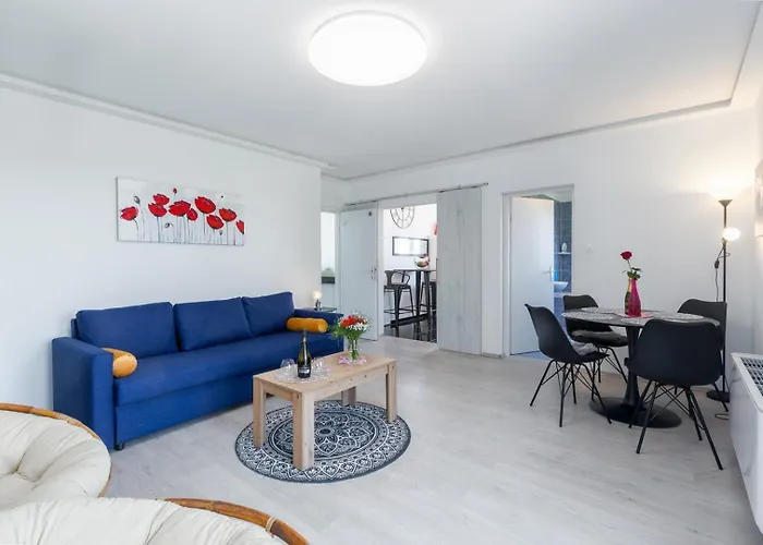 Lägenhet Figaro With Pool And Garden For 4 Persons