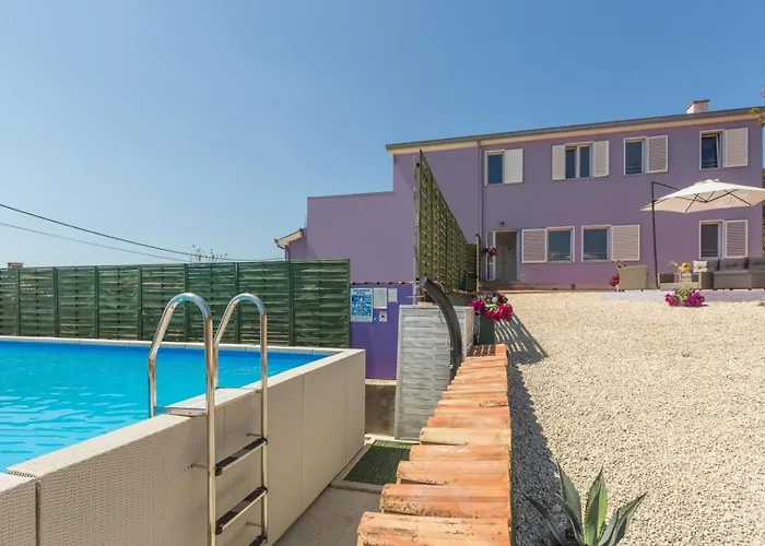 Figaro With Pool And Garden For 4 Persons *