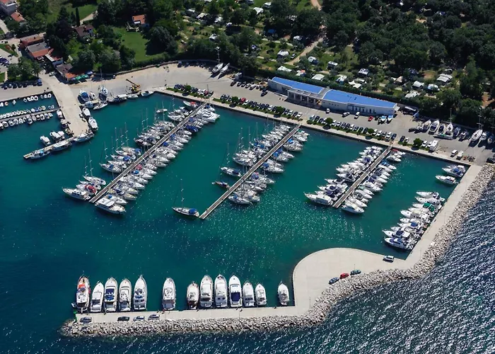 아파트 Figaro With Pool And Garden For 4 Persons *