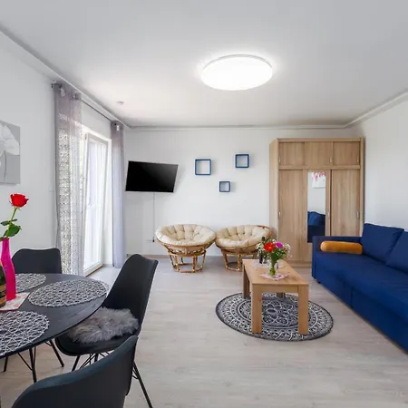 Figaro With Pool And Garden For 4 Persons Врсар