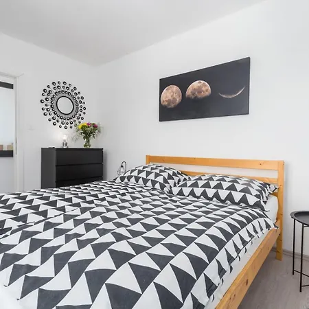 Figaro With Pool And Garden For 4 Persons