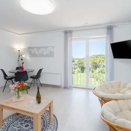 Апартаменты Figaro With Pool And Garden For 4 Persons *