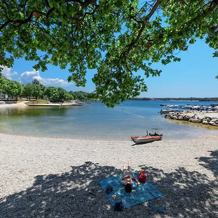 Figaro With Pool And Garden For 4 Persons Апартаменты *