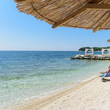 Figaro With Pool And Garden For 4 Persons *