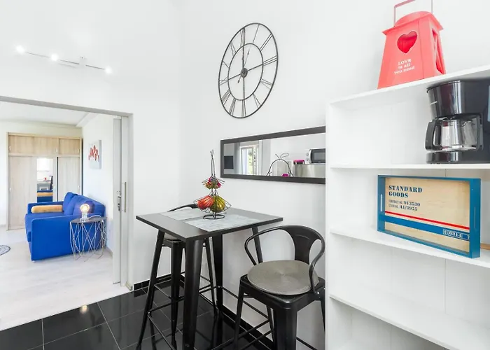 Figaro With Pool And Garden For 4 Persons 아파트