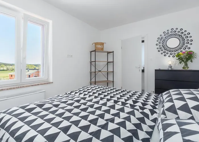 Figaro With Pool And Garden For 4 Persons * 브르사르